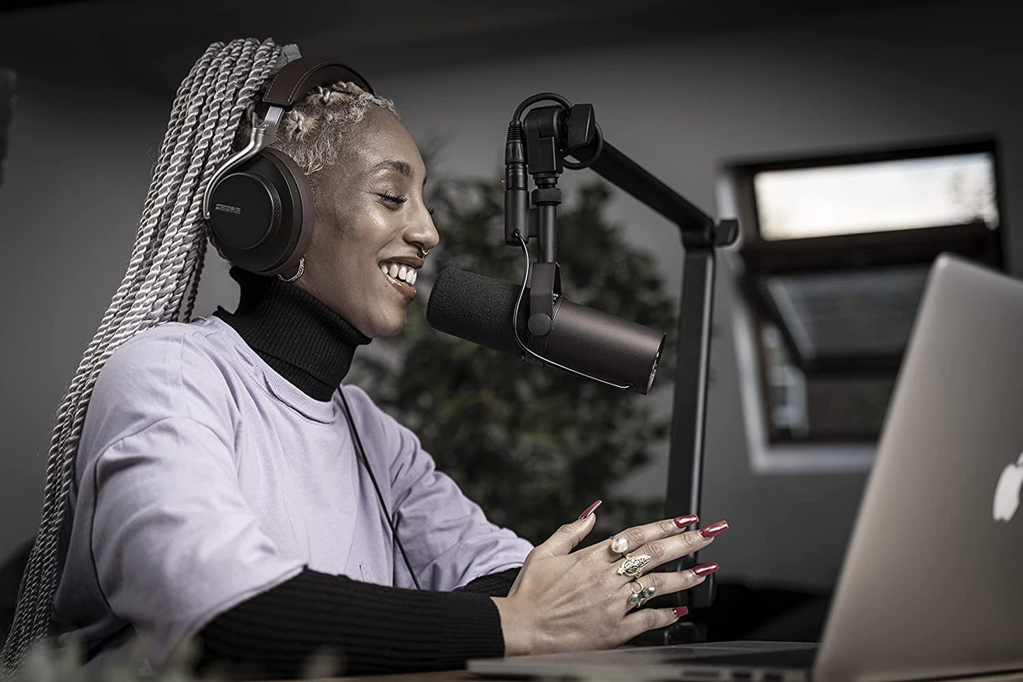 SM7B Microphone - Vocal Dynamic Studio Mic for Broadcast, Podcast, Recording, Gaming & Streaming, XLR, Rugged Construction, Detachable Windscreen, Smooth Sound, Warm Vocals, Wide-Range Frequency